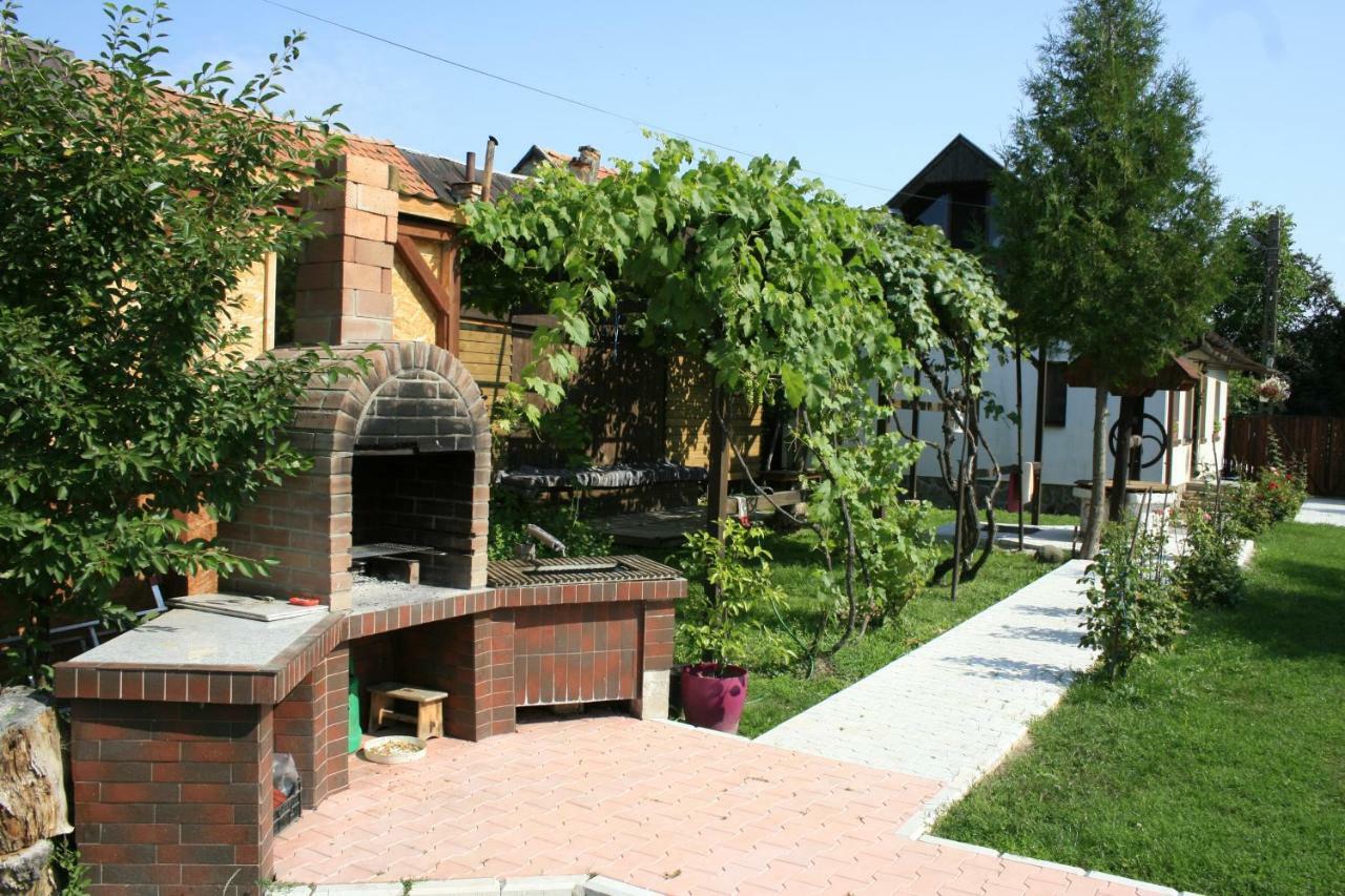 Albinuta Guesthouse Ozun Exterior photo